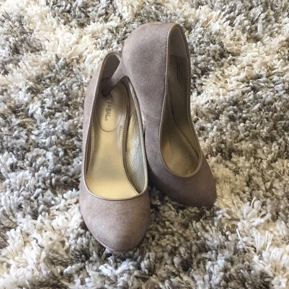 NWOT Size 6 X-Appeal Heels